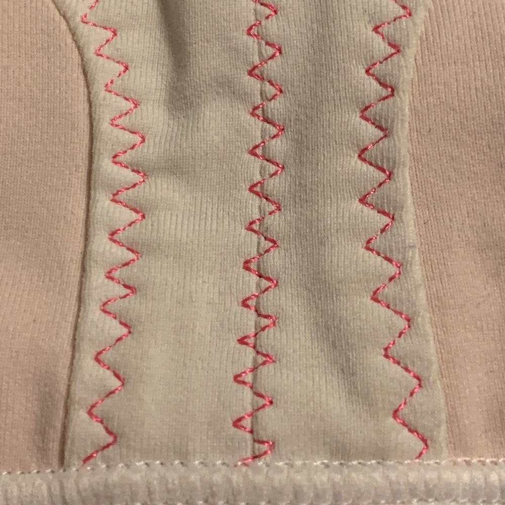 Lululemon Sports Bra 4. (B-003) - Picture 5 of 6